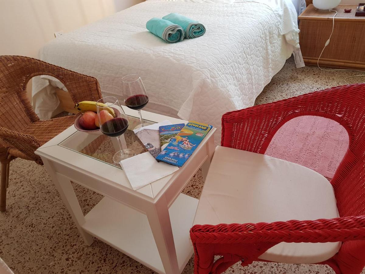 The Poppies Guest House - 100M Ocean - Private Spaces كانديلاريا المظهر الخارجي الصورة