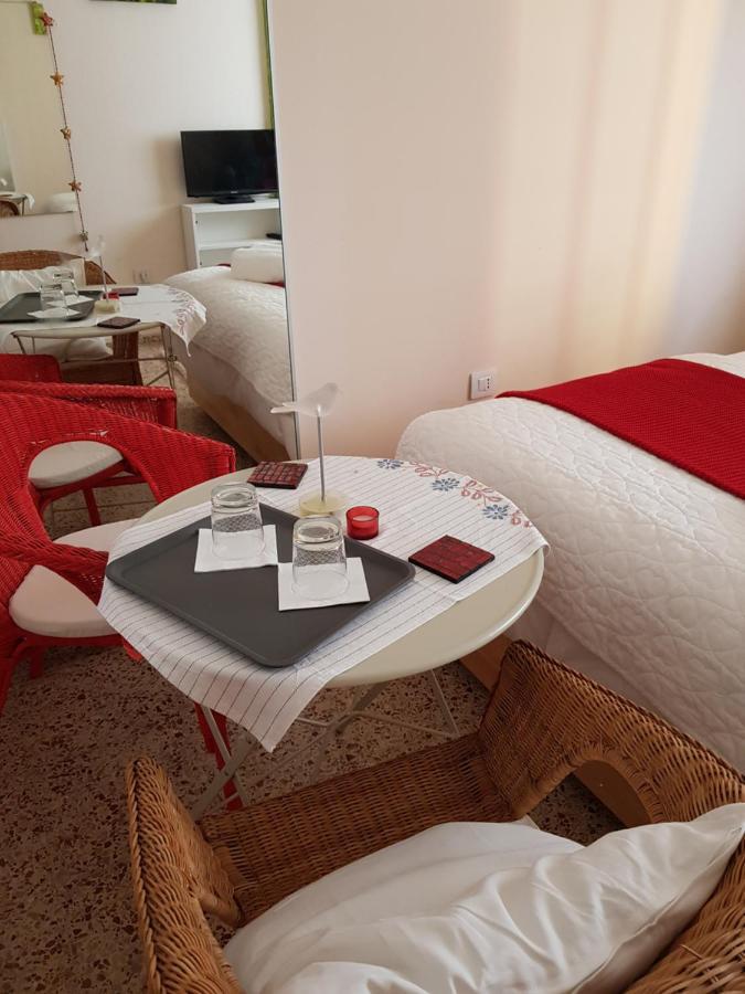 The Poppies Guest House - 100M Ocean - Private Spaces كانديلاريا المظهر الخارجي الصورة